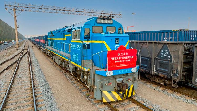 海报新观察丨3000公里的“疆煤入鲁”专列为日照拉来了什么